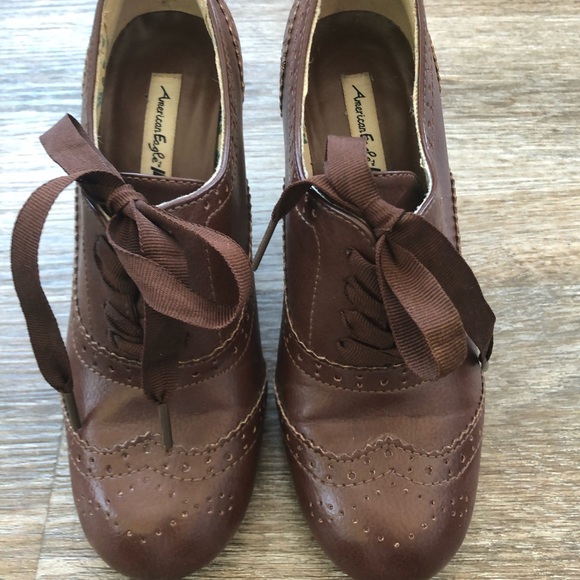 Brown Lace Up Oxford Heels - Picture 4 of 5